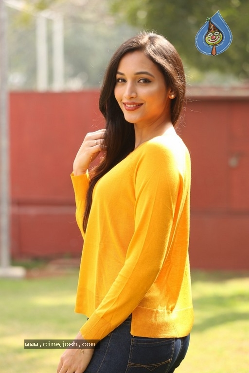 Srinidhi Shetty Photos - 12 / 20 photos