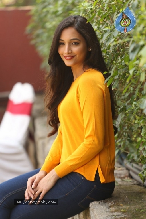 Srinidhi Shetty Photos - 14 / 20 photos