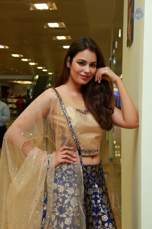 Srishti Rana Stills - 17 / 24 photos