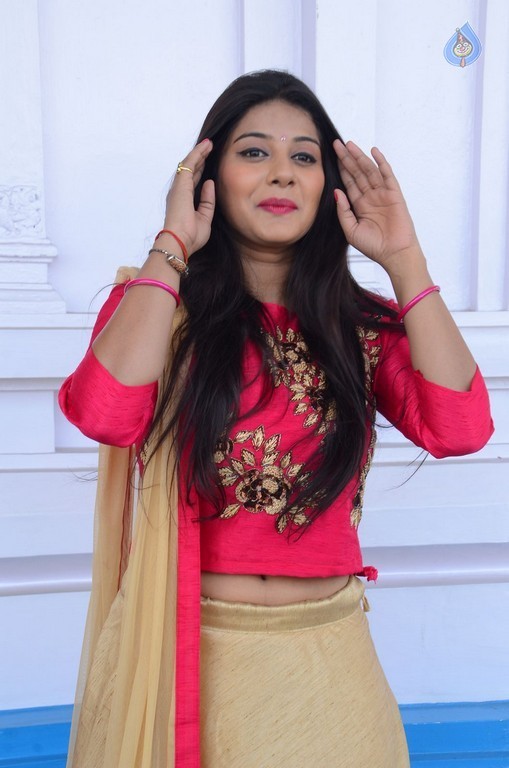 Sruthi New Photos - 1 / 21 photos