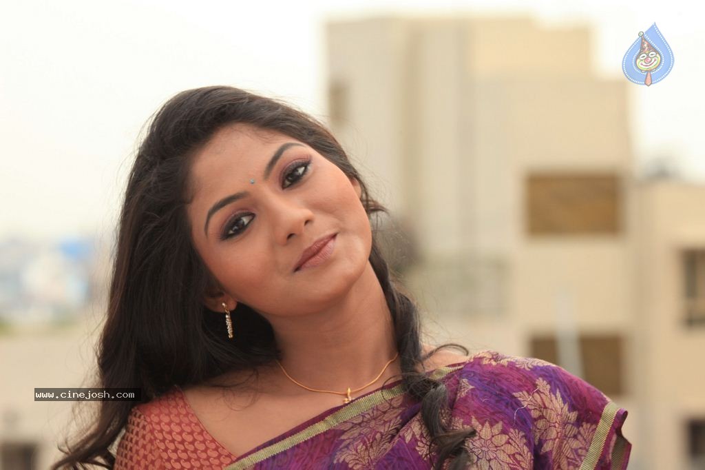 Sruthi Reddy New Stills - 22 / 38 photos