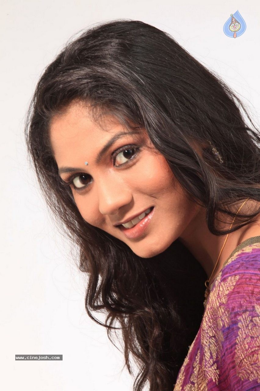 Sruthi Reddy New Stills - 38 / 38 photos