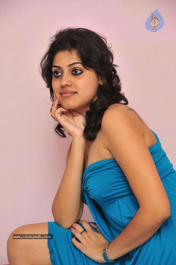 Suchita Singh Hot Stills - 15 / 76 photos