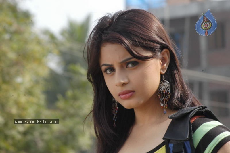 Suhani New Stills - 34 / 35 photos