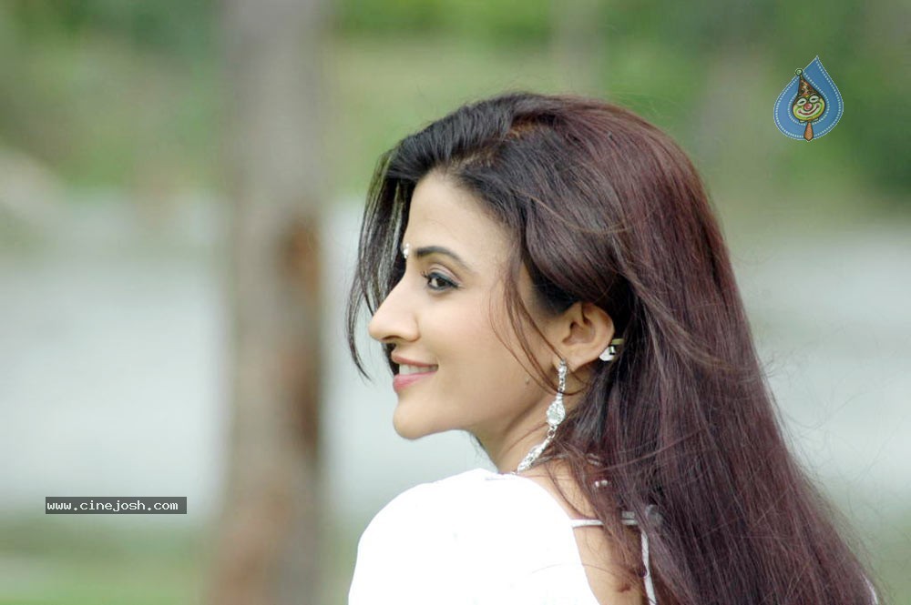 Suhasi In vaade kavali Movie Stills - 5 / 128 photos