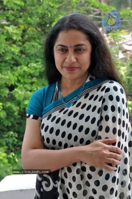 Suhasini Maniratnam Photos - 24 / 29 photos