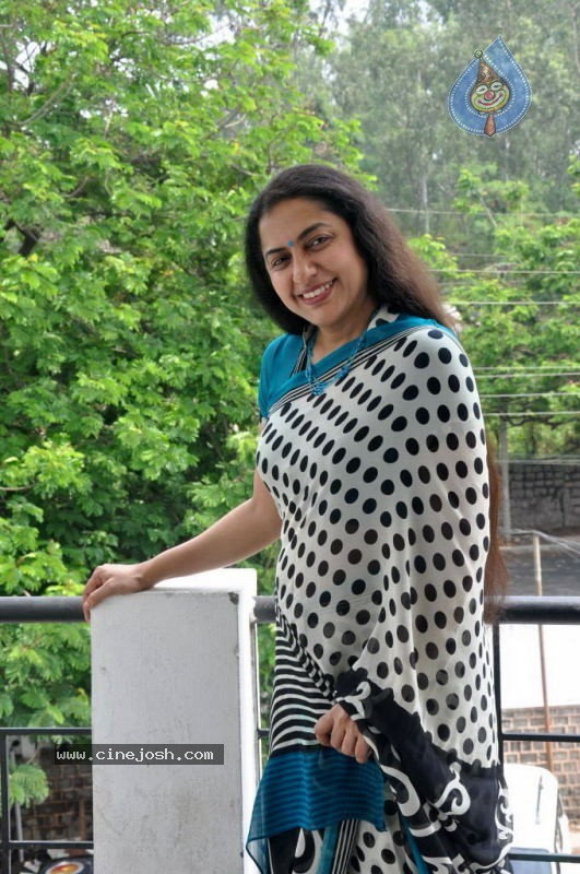 Suhasini Maniratnam Photos - 25 / 29 photos