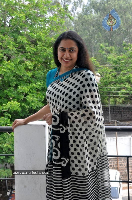 Suhasini Maniratnam Photos - 26 / 29 photos