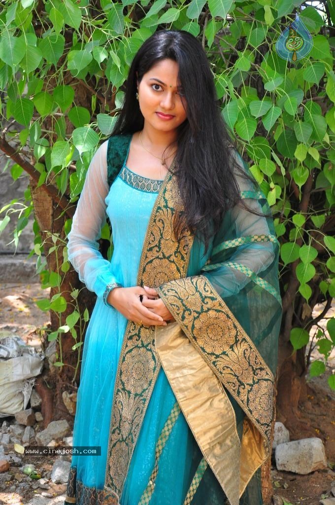 Suhasini New Stills - 12 / 75 photos