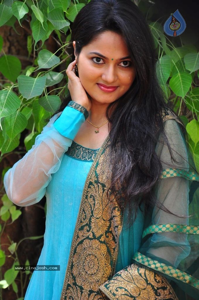 Suhasini New Stills - 23 / 75 photos