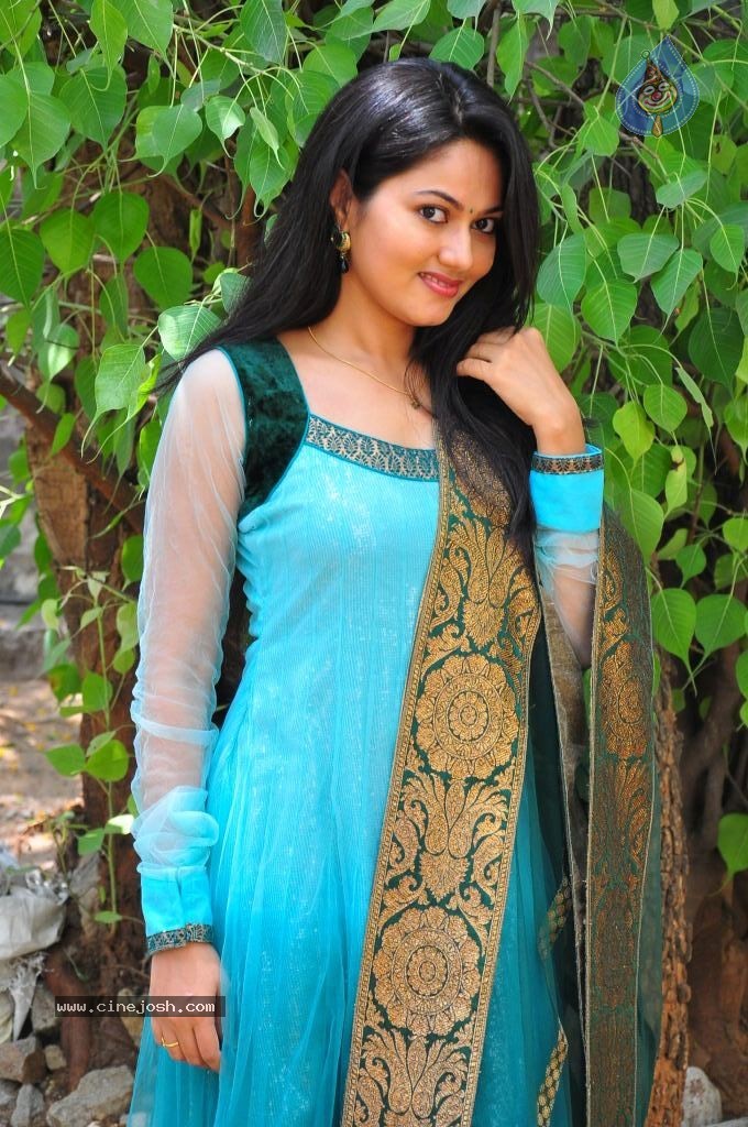 Suhasini New Stills - 30 / 75 photos