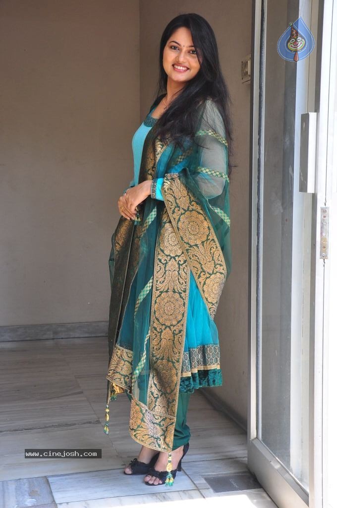 Suhasini New Stills - 34 / 75 photos