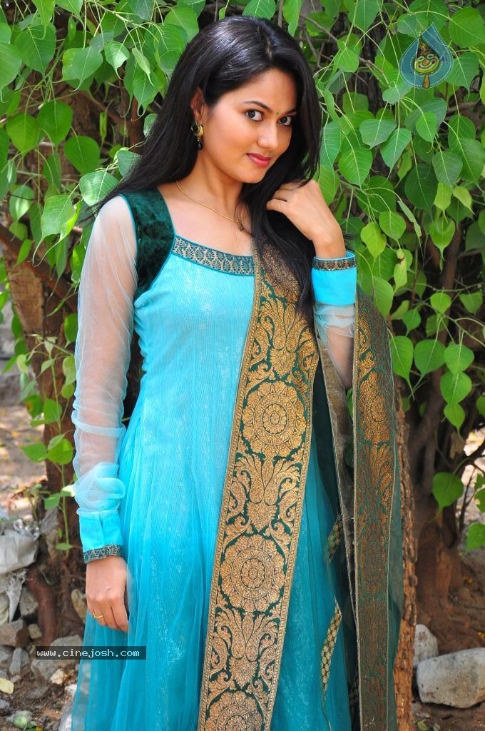 Suhasini New Stills - 40 / 75 photos