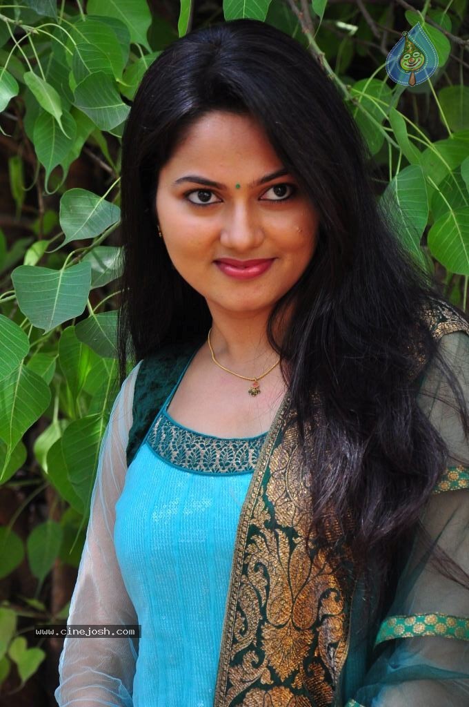 Suhasini New Stills - 41 / 75 photos