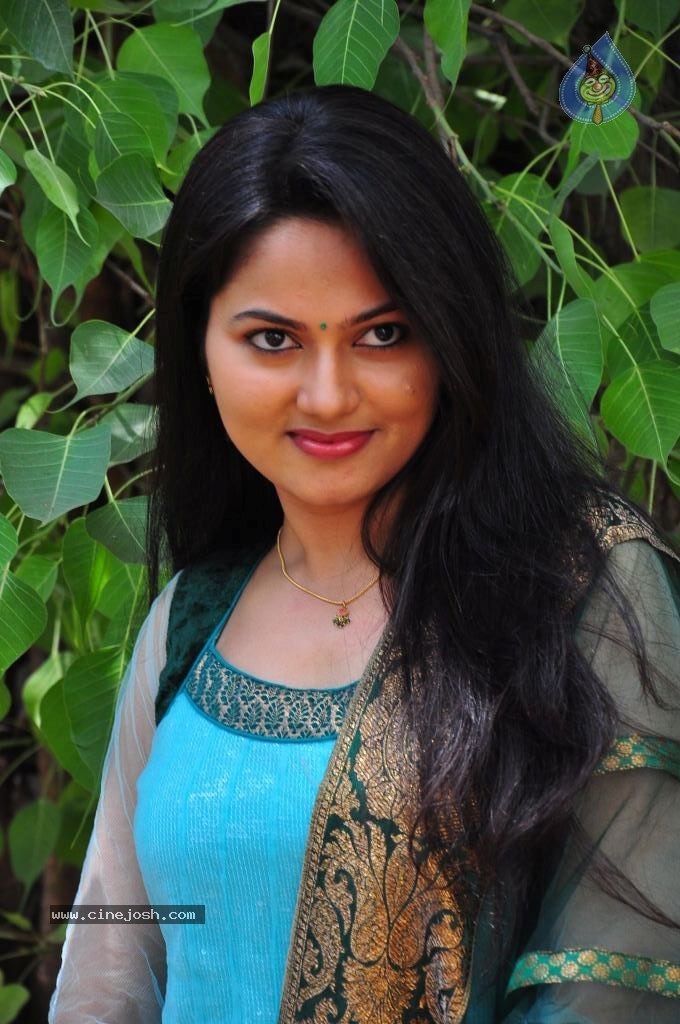 Suhasini New Stills - 42 / 75 photos