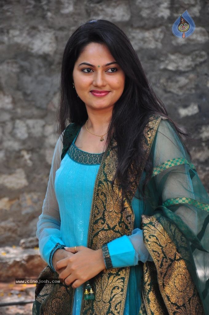 Suhasini New Stills - 59 / 75 photos