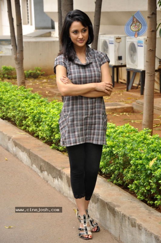 Suma Bhattacharya Gallery - 9 / 56 photos