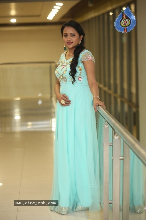 Suma Kanakala Pics - 12 / 12 photos