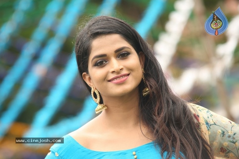 Suma Poojari Pics - 13 / 21 photos