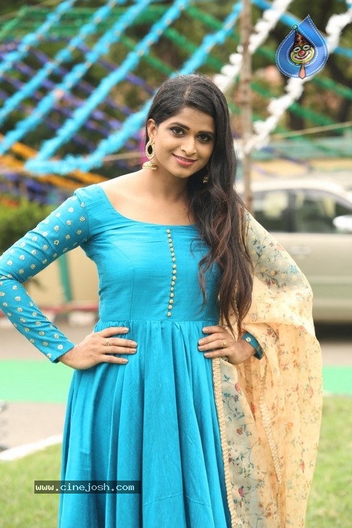 Suma Poojari Pics - 17 / 21 photos