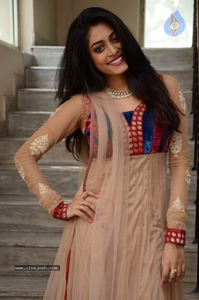 Sumona New Stills - 31 / 77 photos