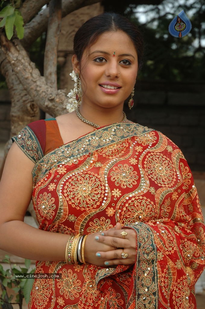 Sunakshi Hot Gallery - 10 / 111 photos