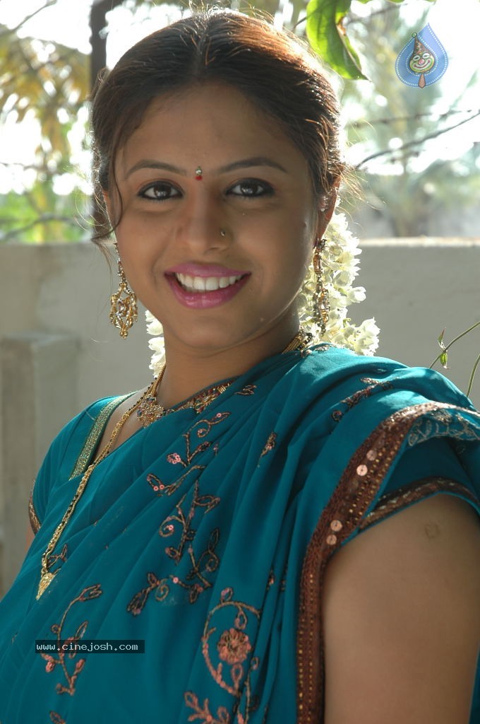 Sunakshi Hot Gallery - 33 / 111 photos