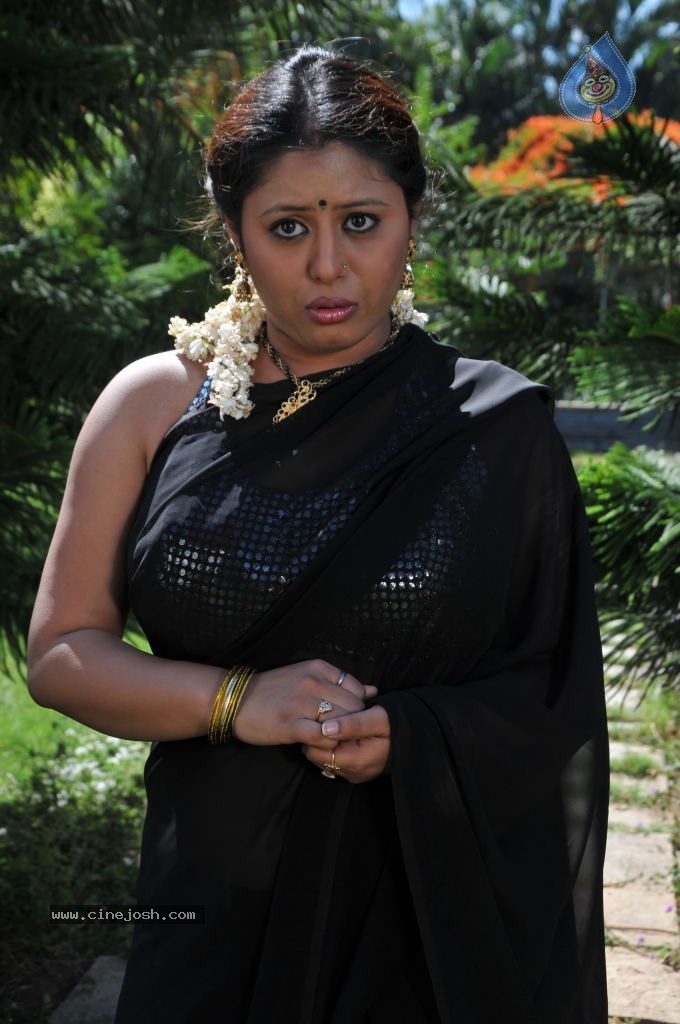 Sunakshi Hot Gallery - 39 / 111 photos