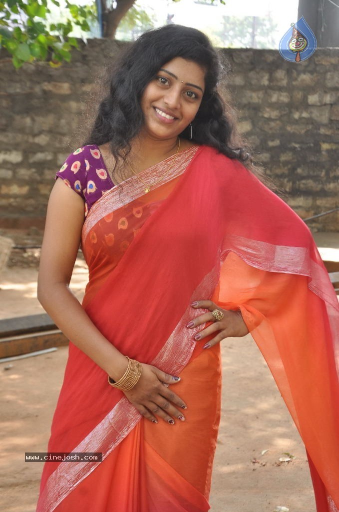 Suneetha Stills - 6 / 16 photos