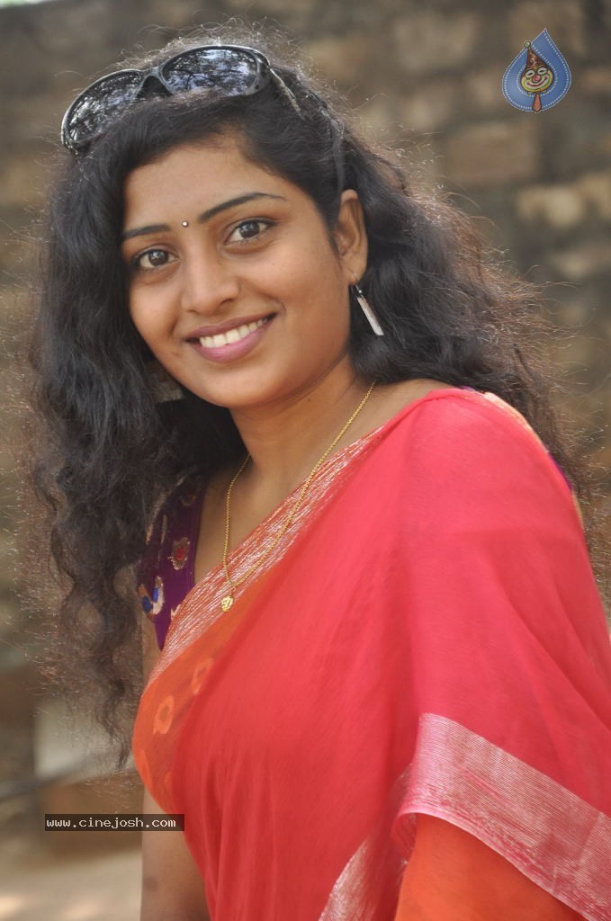 Suneetha Stills - 7 / 16 photos