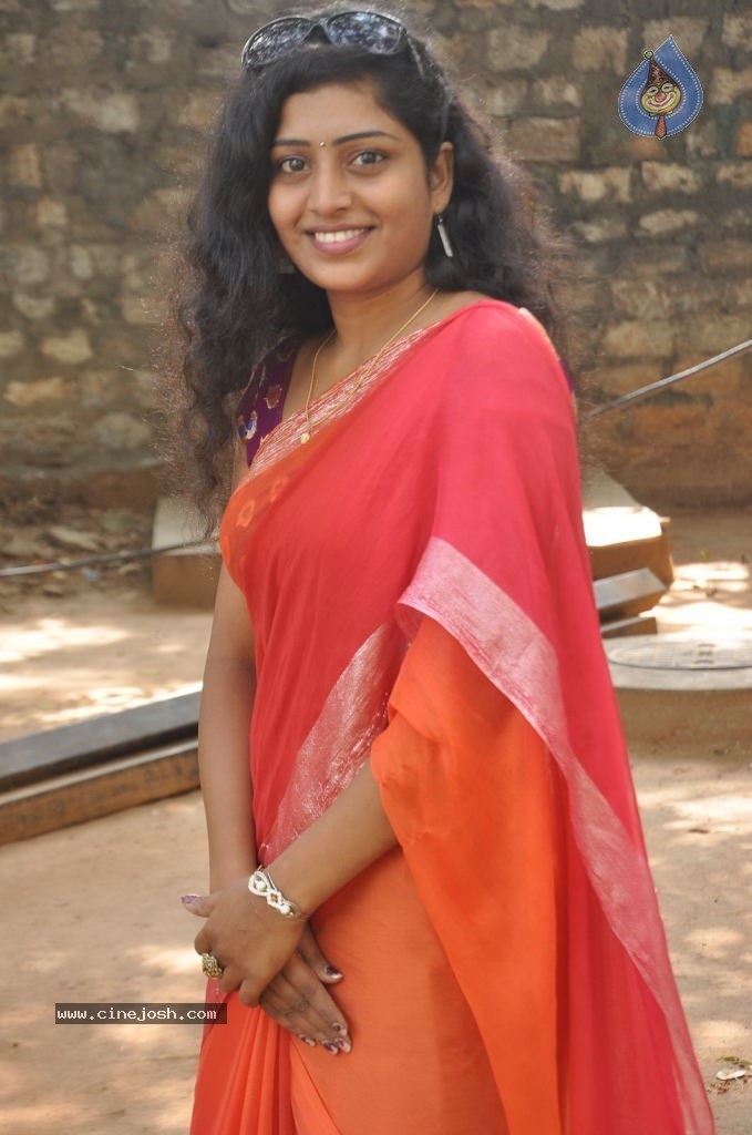 Suneetha Stills - 13 / 16 photos