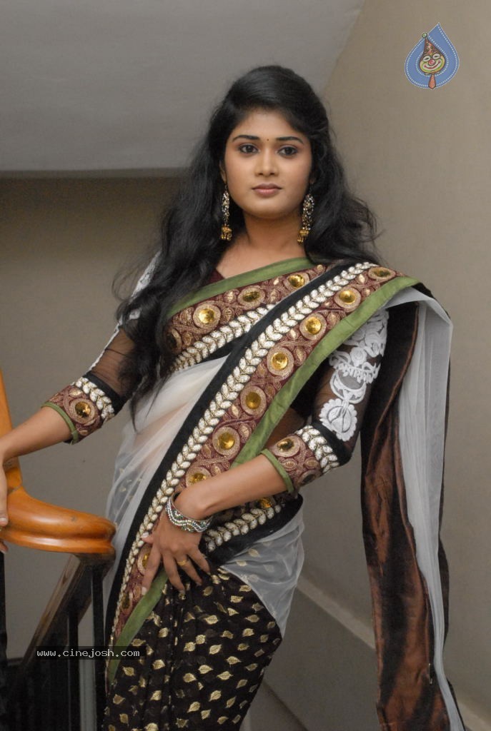 Sunitha New Stills - 17 / 52 photos