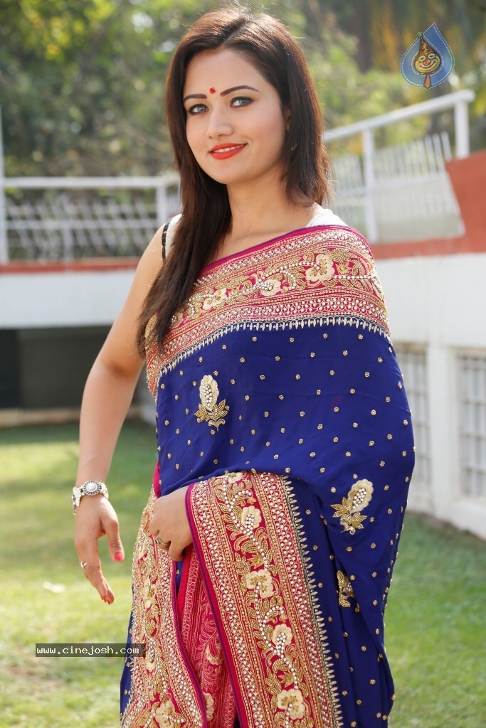 Sunitha Stills - 28 / 59 photos