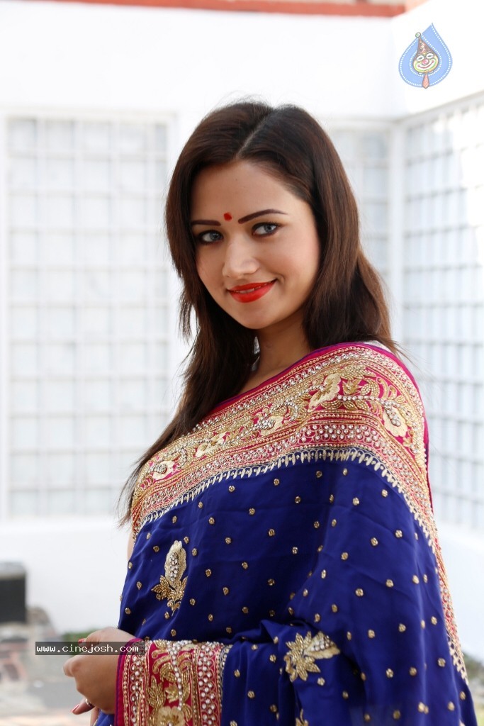 Sunitha Stills - 30 / 59 photos