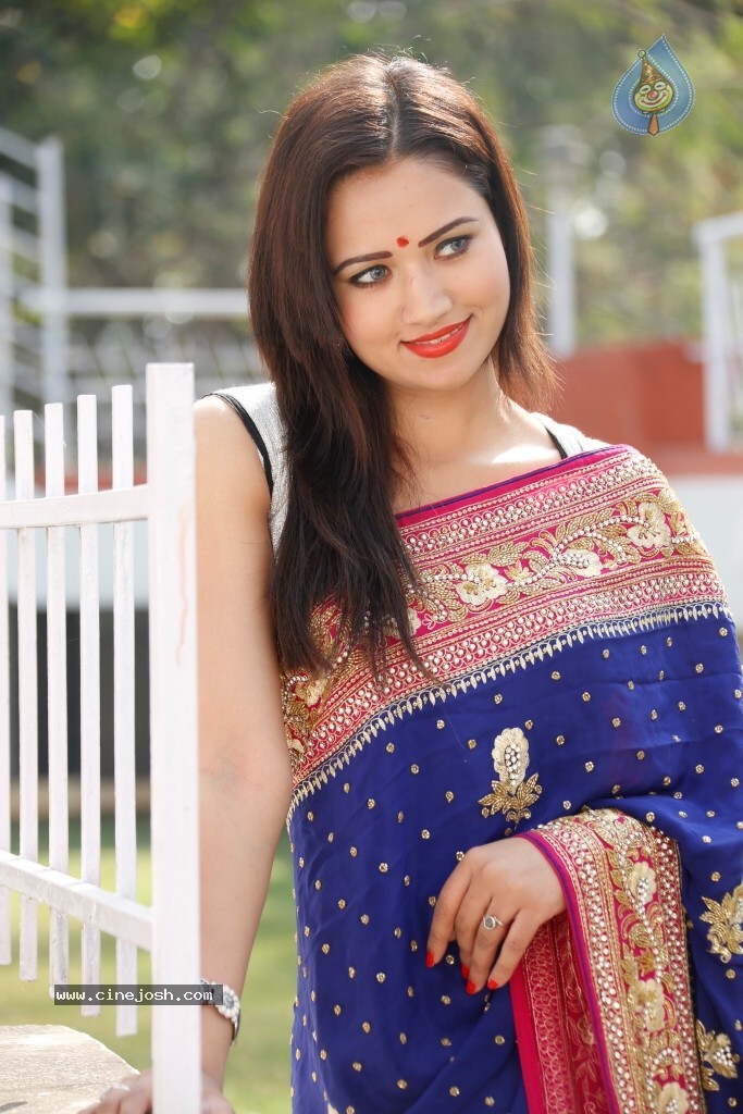 Sunitha Stills - 32 / 59 photos