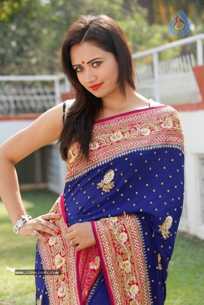 Sunitha Stills - 35 / 59 photos