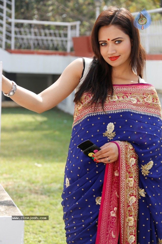 Sunitha Stills - 37 / 59 photos