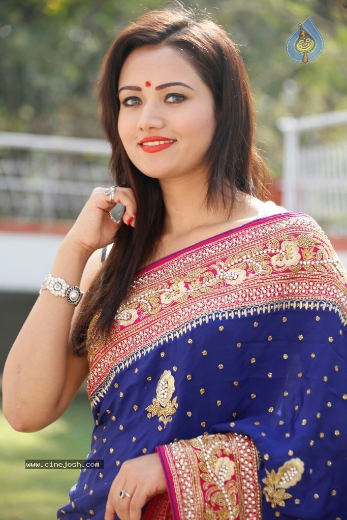 Sunitha Stills - 44 / 59 photos