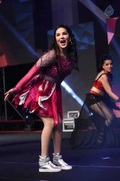 Sunny Leone Performance Photos at Rogue Audio Launch - 14 / 53 photos