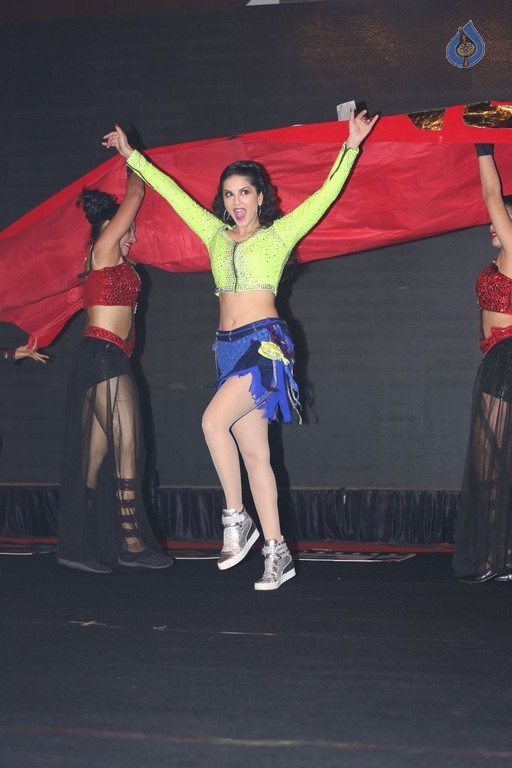 Sunny Leone Performance Photos at Rogue Audio Launch - 32 / 53 photos