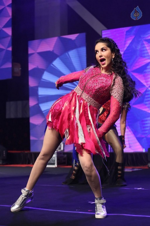Sunny Leone Performance Photos at Rogue Audio Launch - 33 / 53 photos