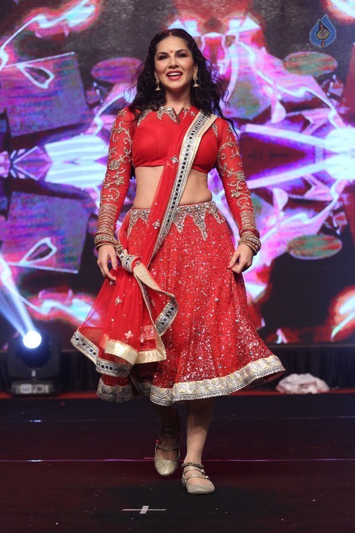 Sunny Leone at Rogue Audio Launch - 22 / 80 photos