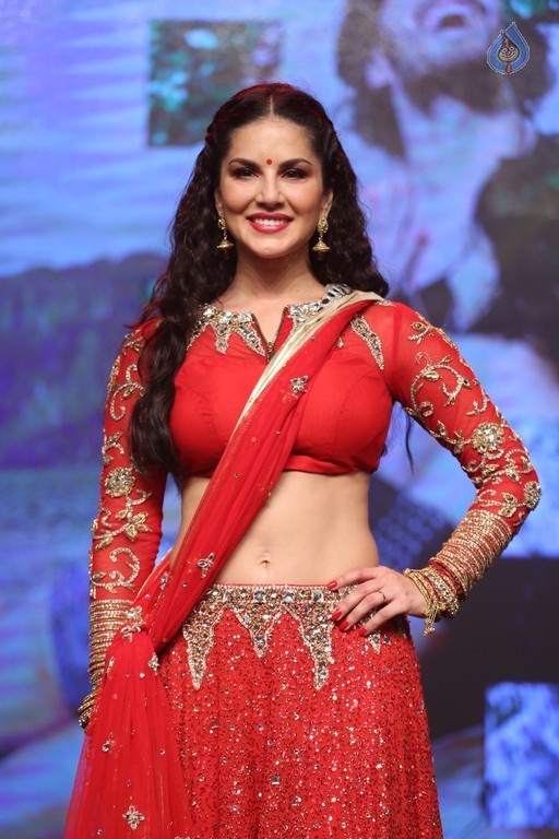 Sunny Leone at Rogue Audio Launch - 24 / 80 photos