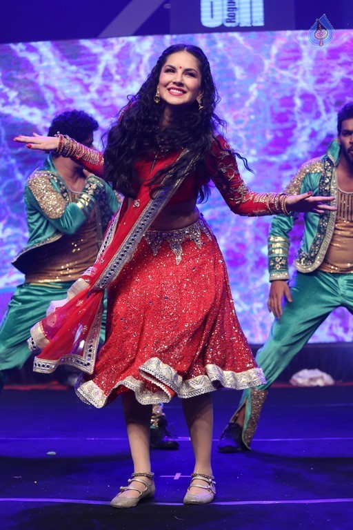 Sunny Leone at Rogue Audio Launch - 29 / 80 photos