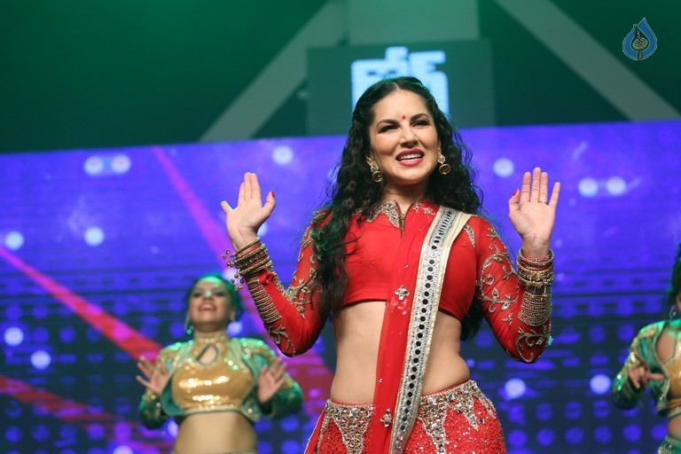 Sunny Leone at Rogue Audio Launch - 43 / 80 photos