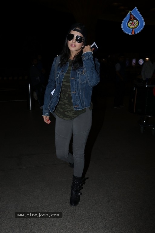 Sunny Leone New Photos - 4 / 10 photos