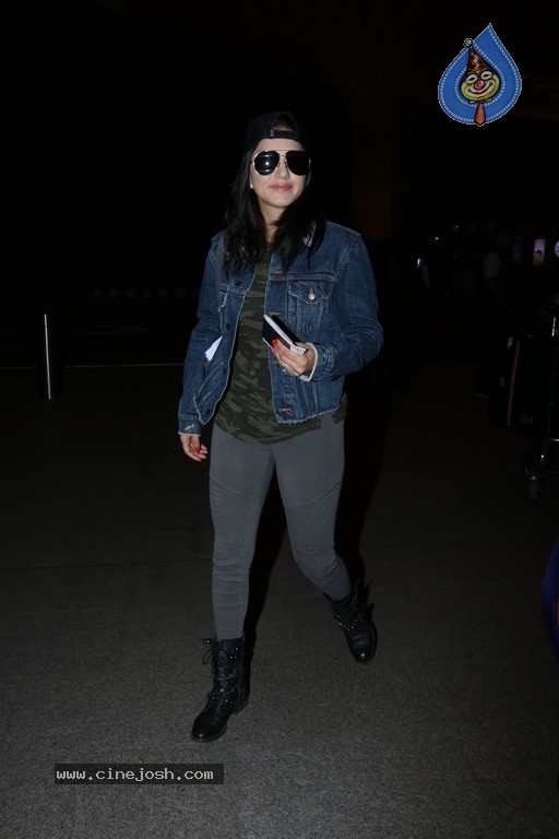 Sunny Leone New Photos - 7 / 10 photos