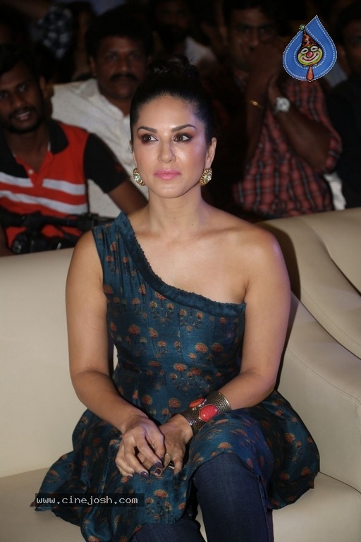 Sunny Leone Stills - 21 / 21 photos