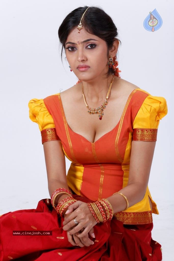 Supoorna Hot Photos - 6 / 106 photos