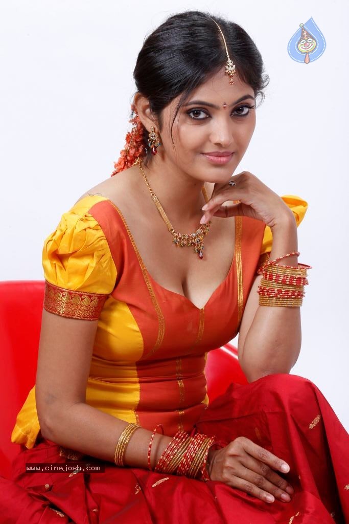 Supoorna Hot Photos - 17 / 106 photos